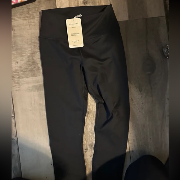 Fabletics Highwaisted Define 7/8 Leggings NWT - Picture 1 of 1